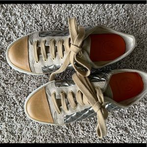 Tory Burch Caspe Quilted Leather sneaker, size 8 in excellent condition!